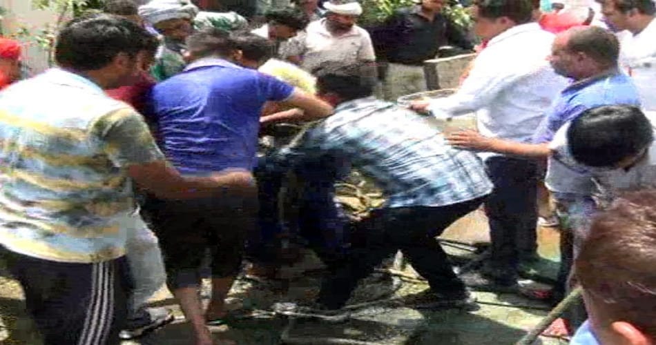  3 labourman killed while they are cleaning the siwer