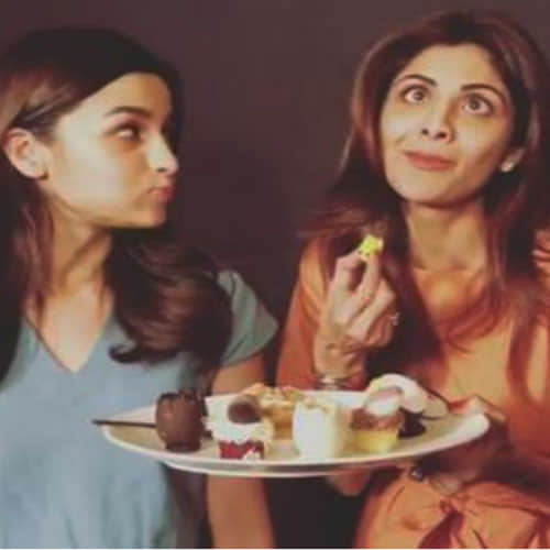 This Video Of Alia Bhatt and Shilpa Shetty makes us feel hungry too