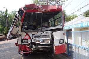 bus truck accident allahabad