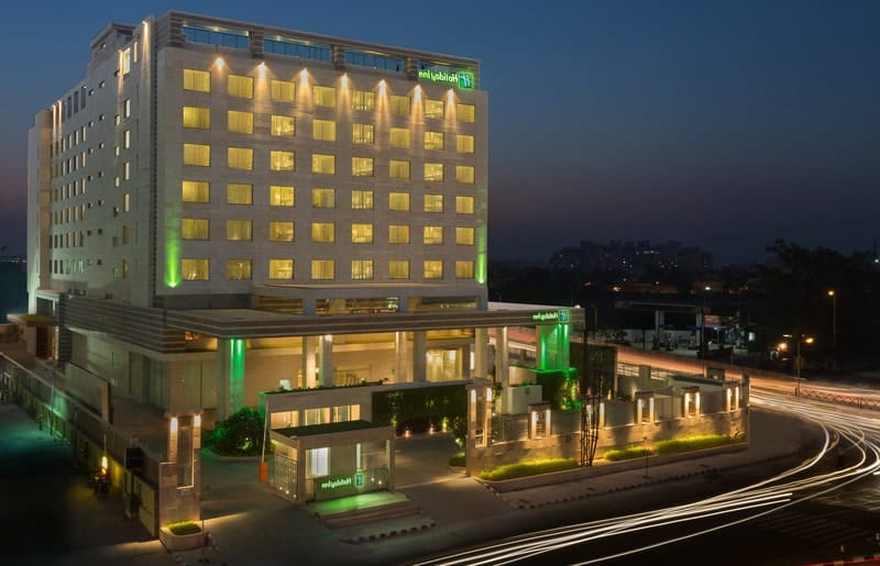 Gifts to UP: Hotel-resort will open with Rs 33 thousand crores, Taj will open in Ayodhya and Gorakhpur