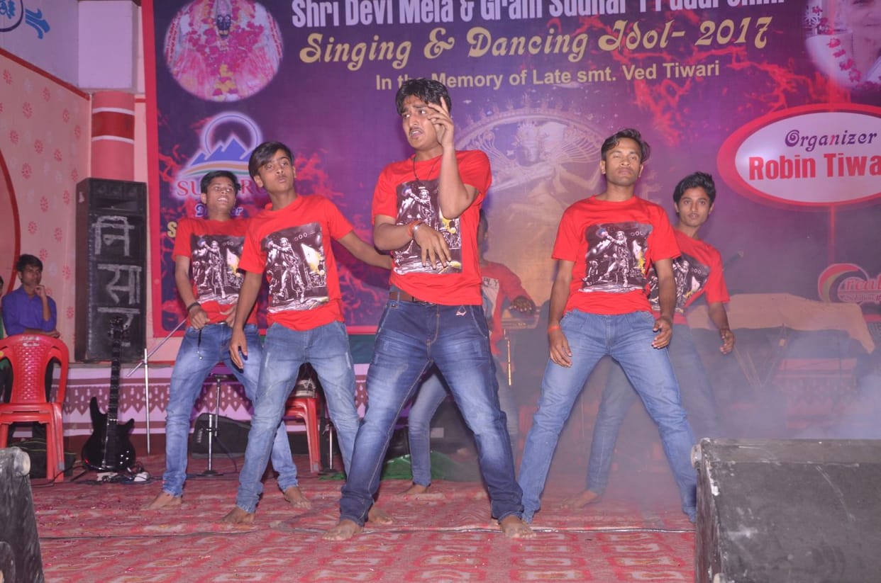 singing end daansing mein pratibhaagiyon ne bikhera jalava