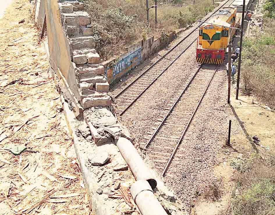 danger on overbridge 