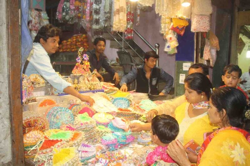 devotees are protecting god from heat