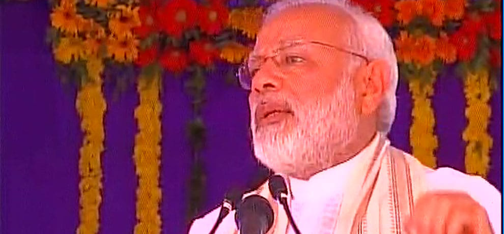 Committee to gift PM and president to Garhwali hat