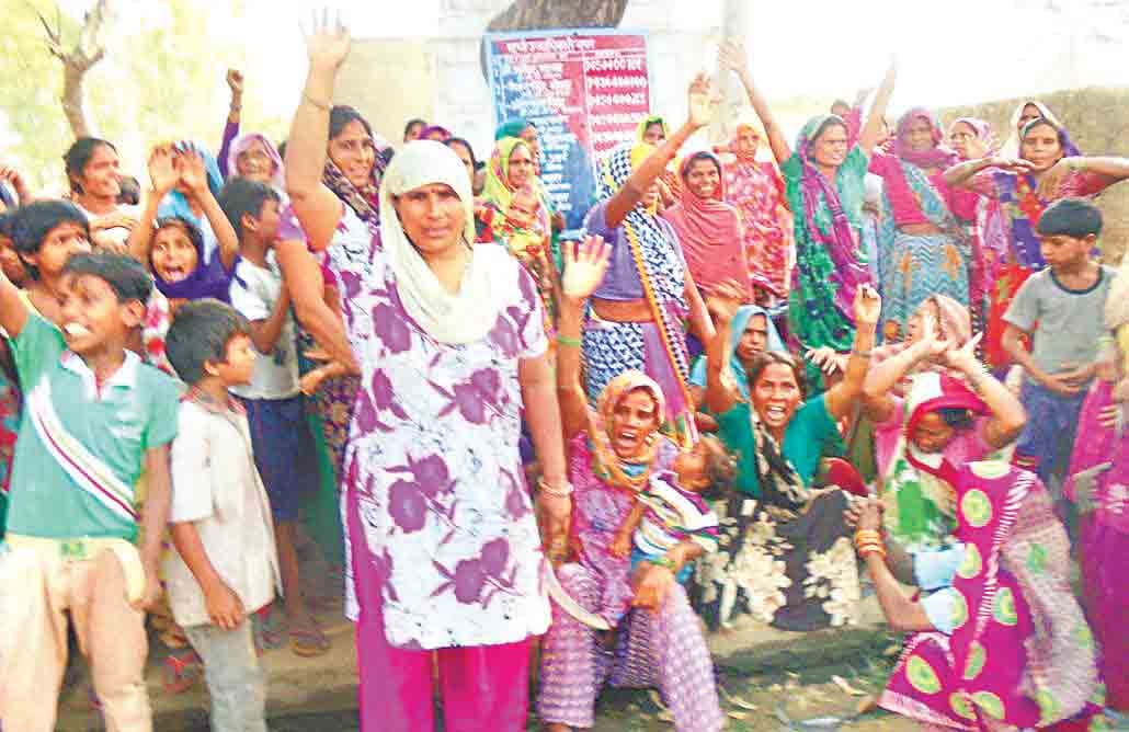 Protest against opening of wine shop near school