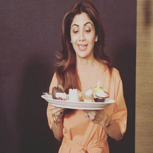 This Video Of Alia Bhatt and Shilpa Shetty makes us feel hungry too