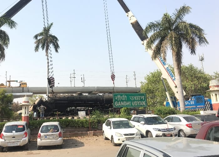  steam engine brought from gujrat for lucknow charbagh railway station