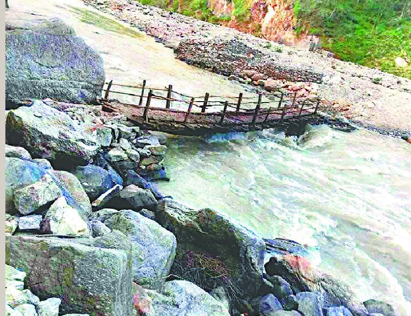 Threat to the pedestrian bridge connecting Gorepara