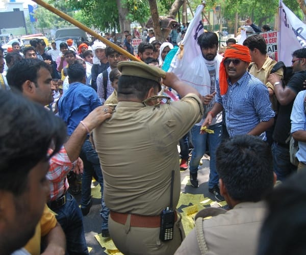 lathicharge on UPSSSC applicants in Lucknow.