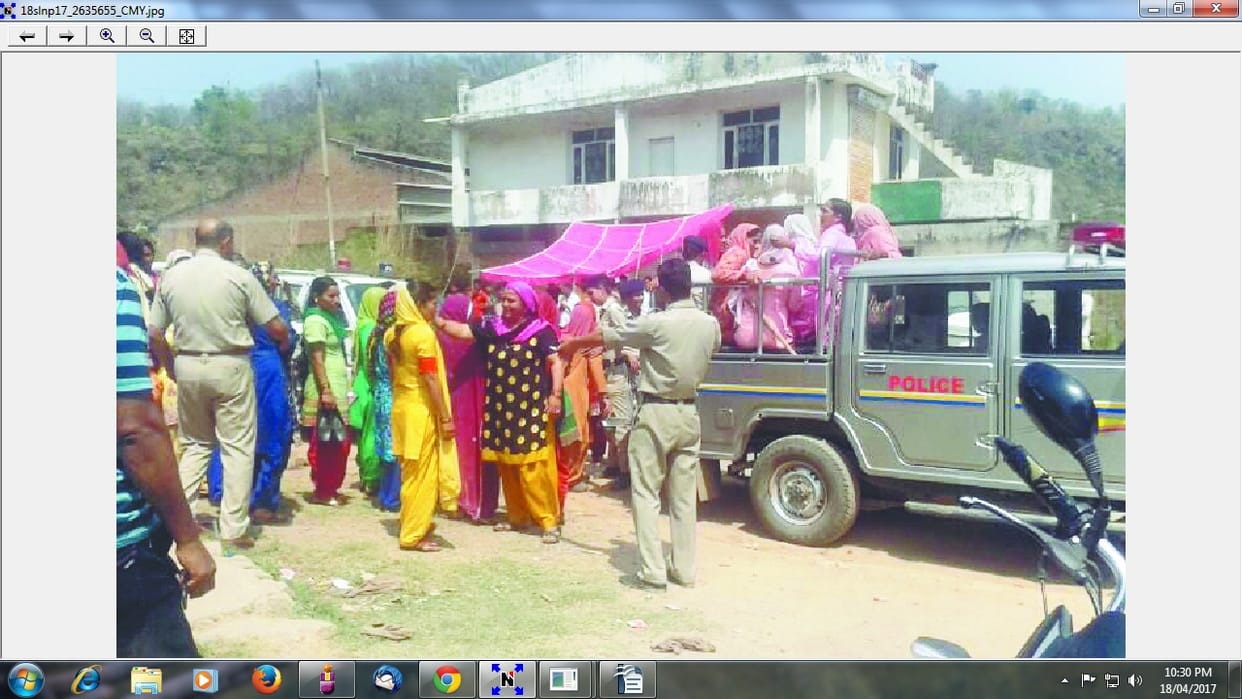 Police take a action aganist women, people aggitation 