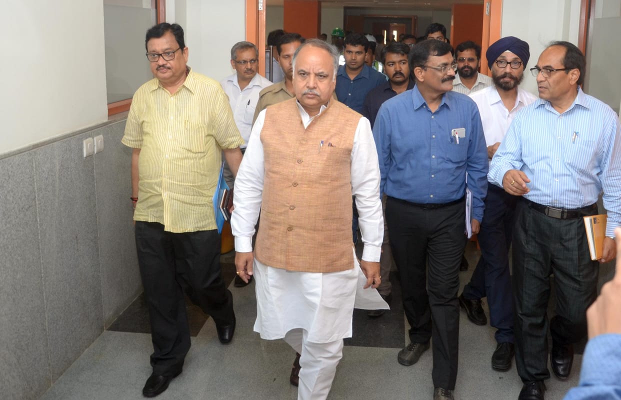 cabinet minister ashutosh tandon visits in lucknow cancer sansthan