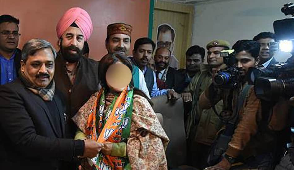 bjp leader shazia ilmi in trouble 