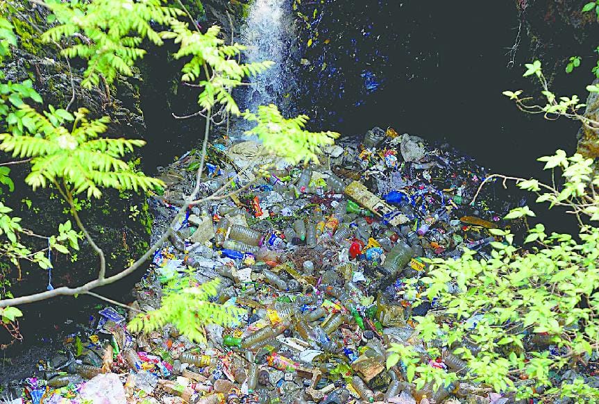The dirt of the river was not cleared on fair dealt