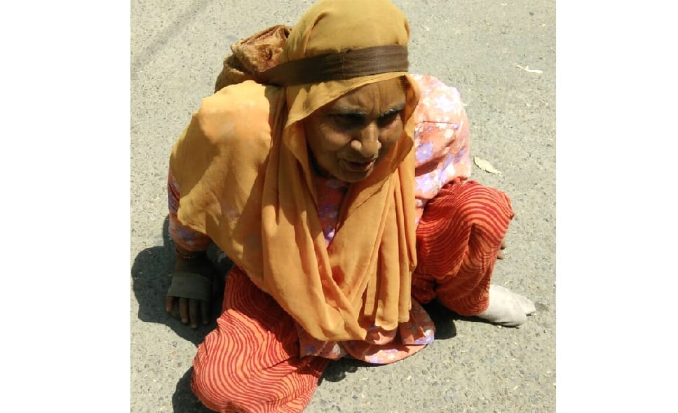 Old Handicaped  Lady Complaint to DC Hamirpur.