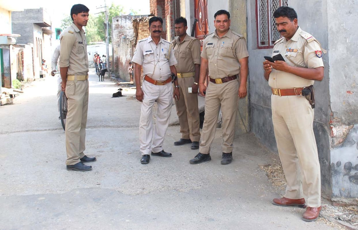 Robbery in 3 houses sitapur