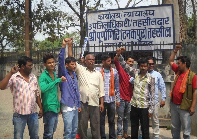 Taxi owners display on tahsil