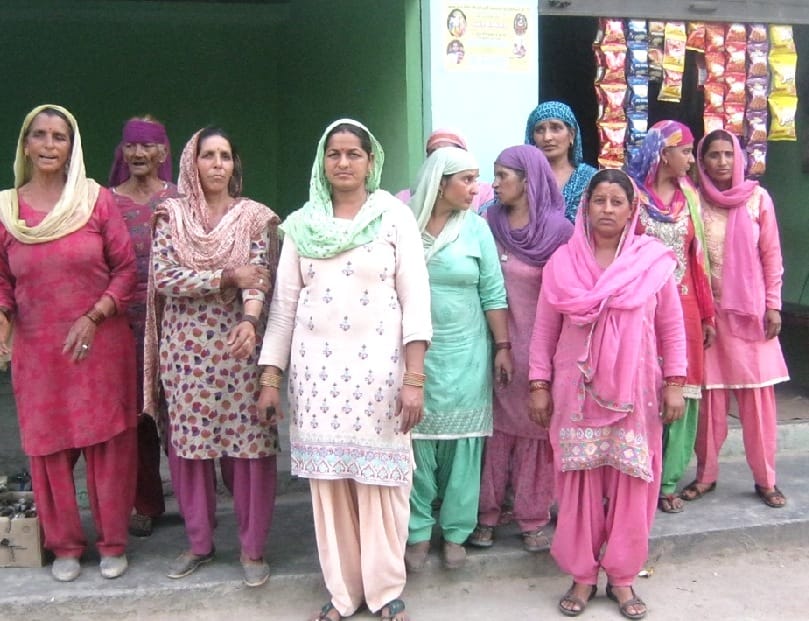 Woman Protest Against Wine Shops in HImachal.