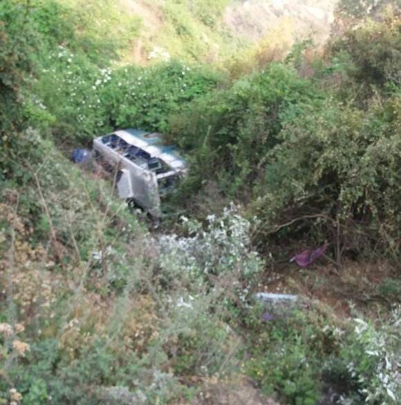 The marriage procession fell into a ditch, the girl's death.