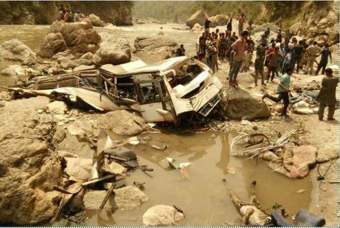 photos of road accident in himachal gumma