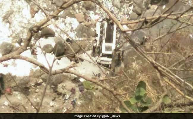 photos of road accident in himachal gumma