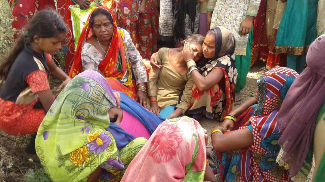 Reloaded full of tarpaulin, eight injured