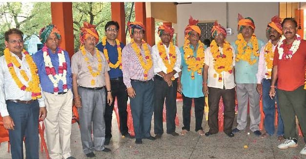 Why 409 employees retire after working together for 53 years
