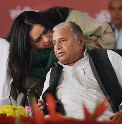 cm adityanath transfers close officers of akhilesh yadav