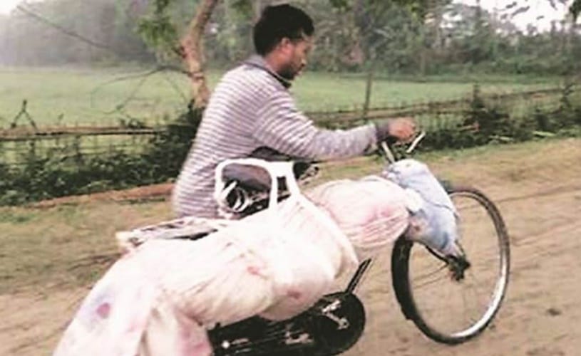 Man carries brother’s body on cycle in Assam CM’s constituency