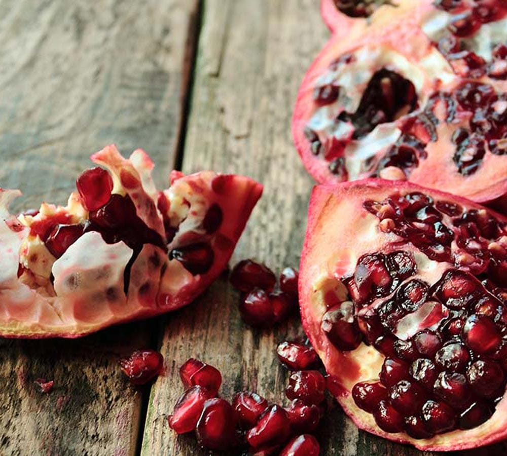 pomegranate helps in reducing inflammation and heart problem, anar khane ke fayde