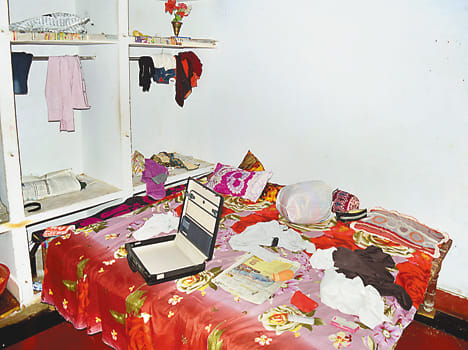 Five lakhs of theft from the Court Clerk's house