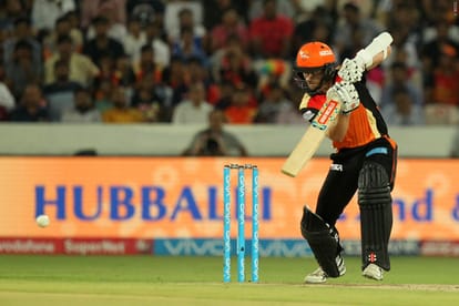 star cricketers sold in very less price in ipl 2018 auction