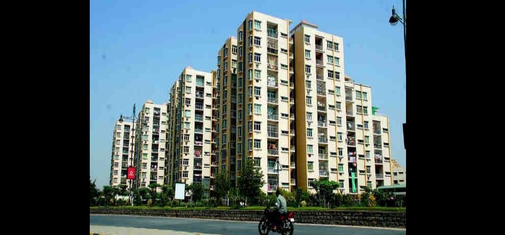 Order to seal additional flats of builder in noida
