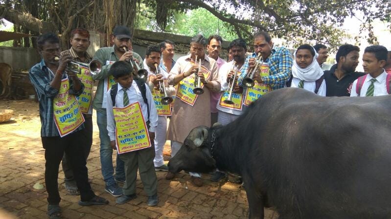 Aajab-Gajab: against increase in fees protested in Varanasi like this