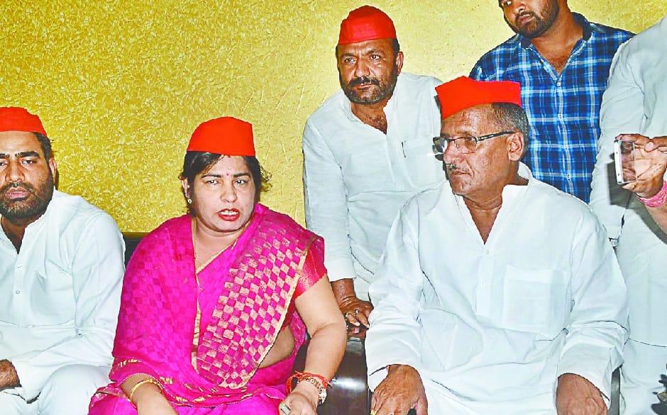 seema pradhan gave resign from jila panchaayat president post