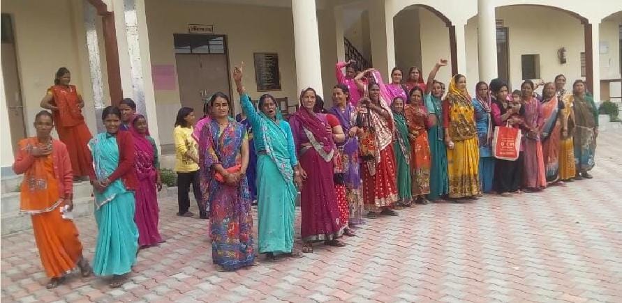 Strikingly protesting women in tahsil
