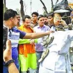 पाक पीएम का पुतला फूंकते भाजपार्ई