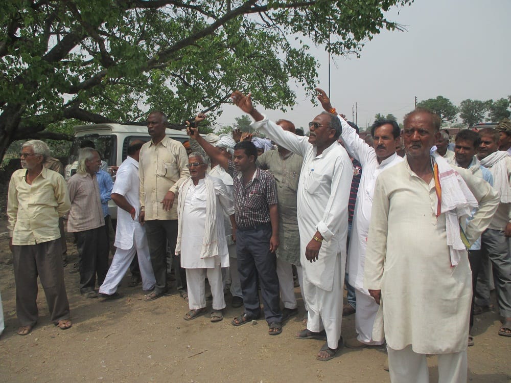 Sugar mill workers' leaders and police push