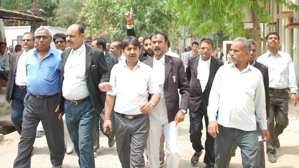 Lawyers also boycott work on third day