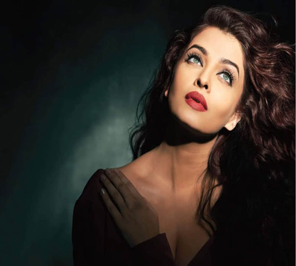 Aishwarya Rai Bachchan Old Pictures Goes Viral On Social Media Fans Reacted