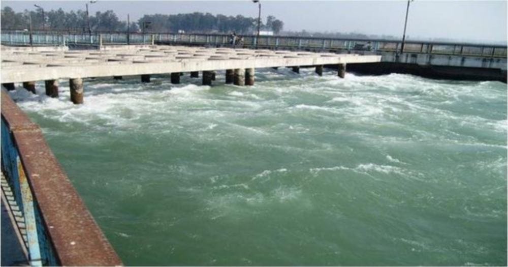 aqueduct flows over the river in roorkee