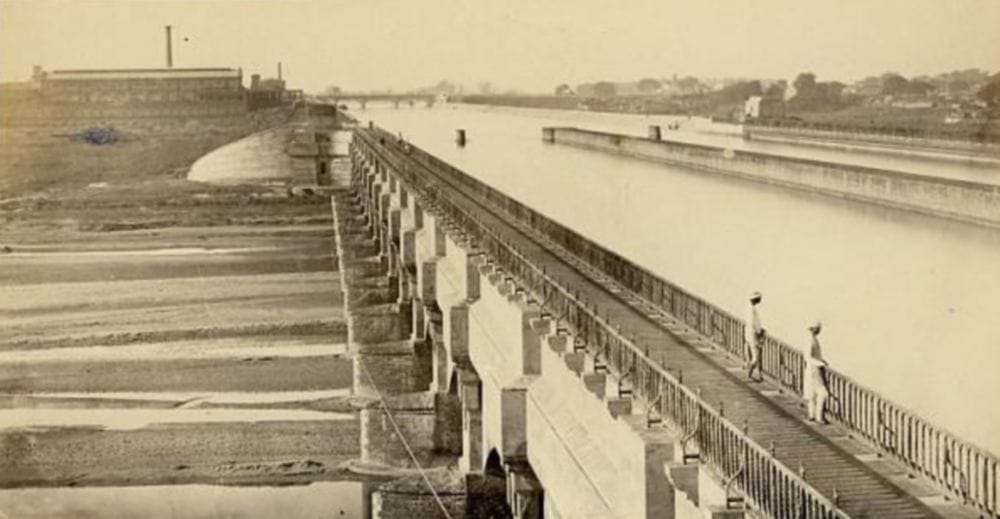 aqueduct flows over the river in roorkee