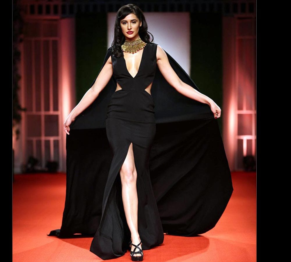 bollywood actress nargis fakhri worst dressing sense