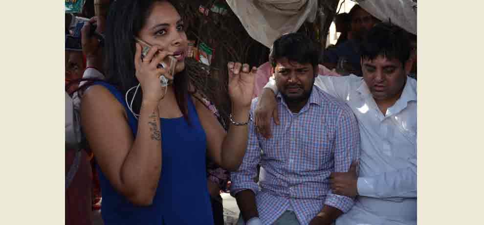 fire broke out in a factory in noida killed six people 