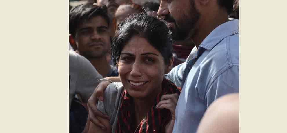 fire broke out in a factory in noida killed six people 