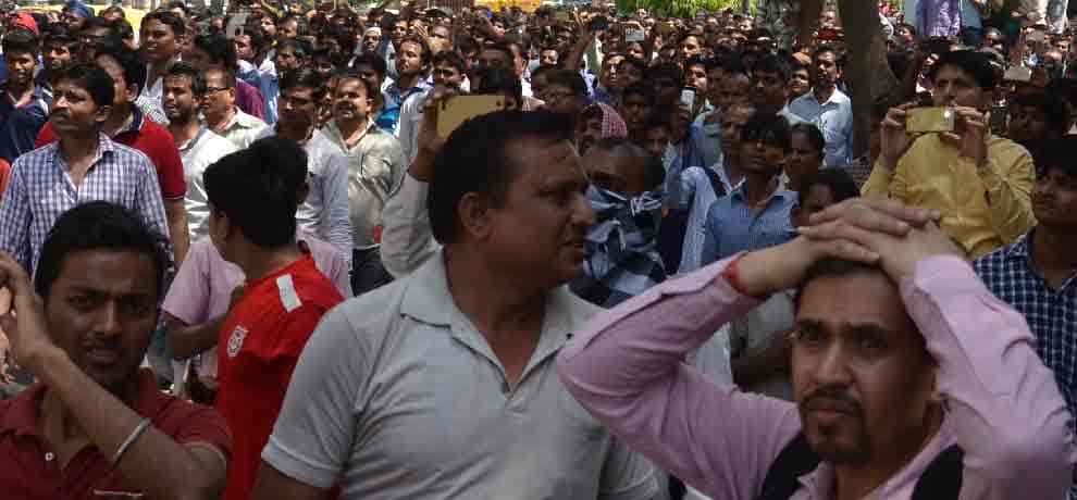 fire broke out in a factory in noida killed six people 