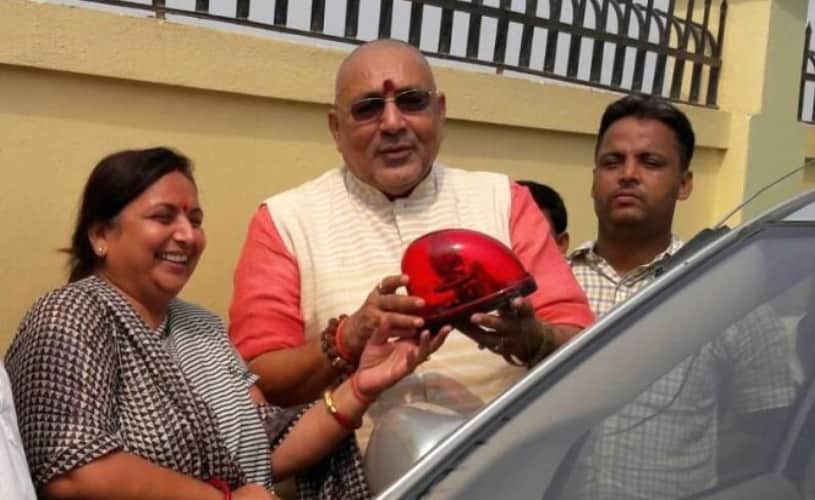 Red Beacon 'Lal Batti' Banned From May 1, Leaders remove lal batti voluntarily