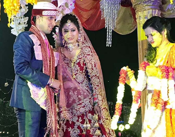 indian hockey team player mandeep antil weds with btech pass monika
