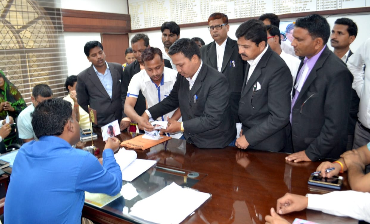 Father seeks CBI inquiry by meeting DM