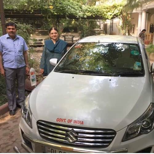 Red Beacon 'Lal Batti' Banned From May 1, Leaders remove lal batti voluntarily