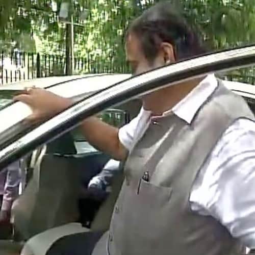 Red Beacon 'Lal Batti' Banned From May 1, Leaders remove lal batti voluntarily